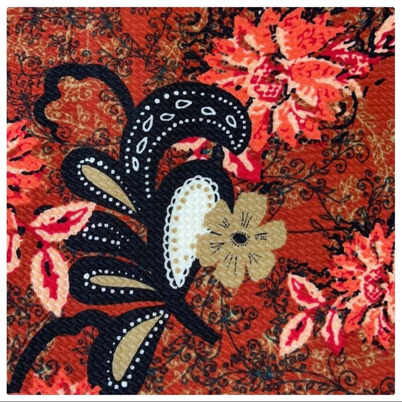 💕NWT Lularoe Amelia Dress with pockets Fit & Flare Red Floral & Paisley Design - Picture 12 of 15